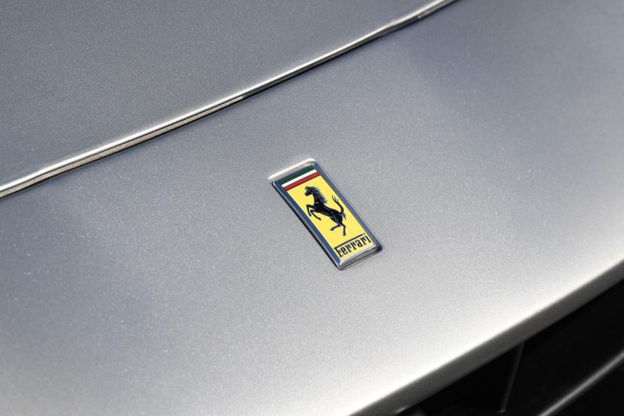 Логотип Ferrari Portofino 2018 года  (UK) (фото 12 из 25)